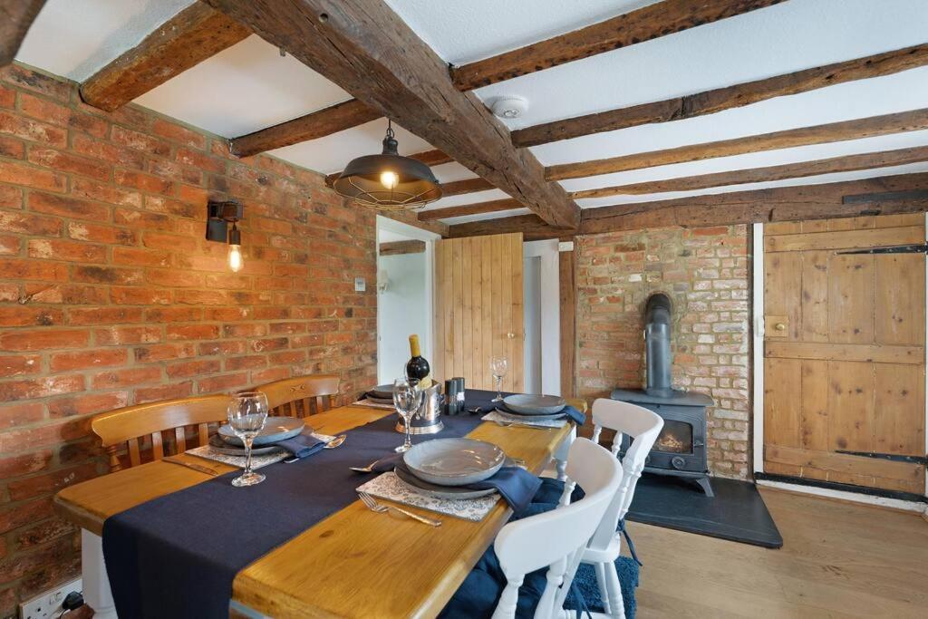 Local Walks Pub Gardens Pet Friendly Landscaped Gardens And Free Private Parking Villa Doddington  Eksteriør bilde