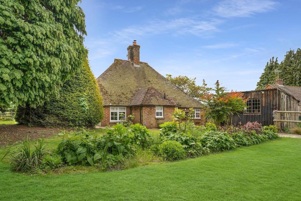 Local Walks Pub Gardens Pet Friendly Landscaped Gardens And Free Private Parking Villa Doddington  Eksteriør bilde